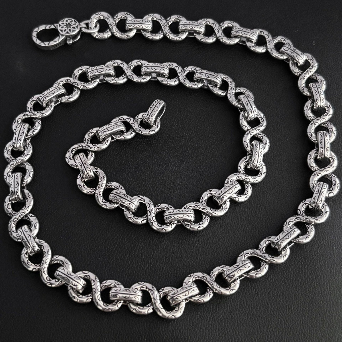 Chrome Hearts Retro Eternal Vine 8-shaped Necklace