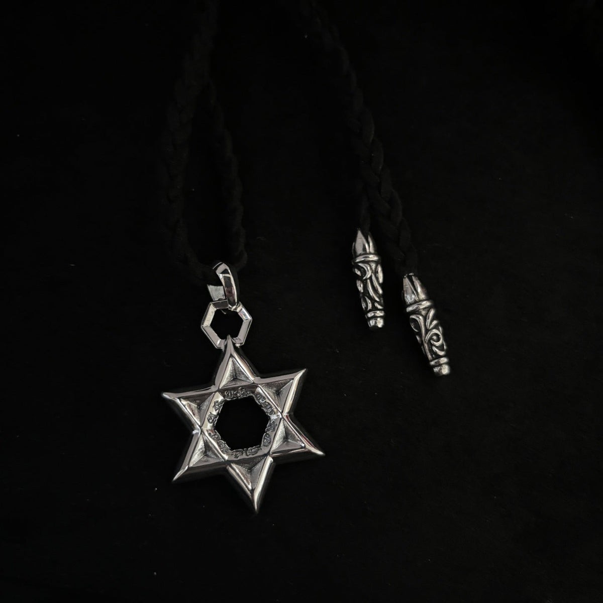 Chrome Hearts bullet-shaped six-pointed star tongue style leather rope necklace